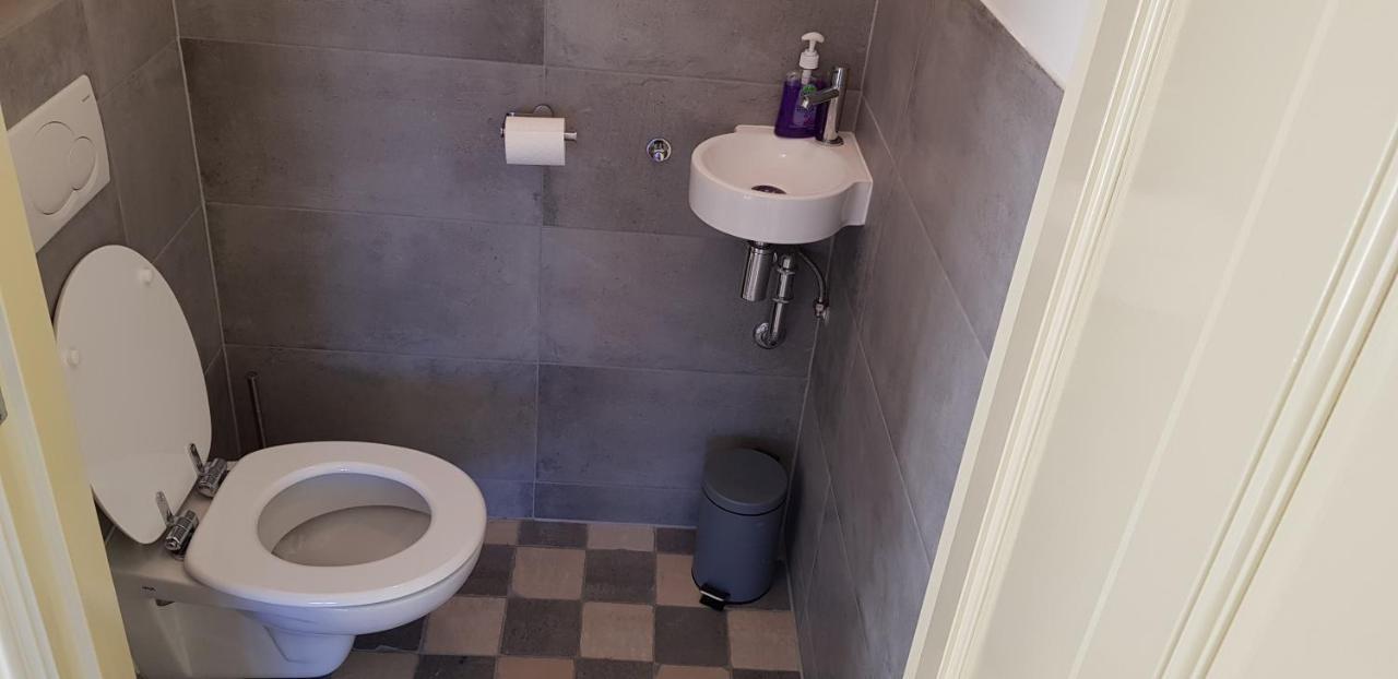 Prachtig Vrijstaand Appartement Aan Het Water Хеерхуговаард Екстериор снимка