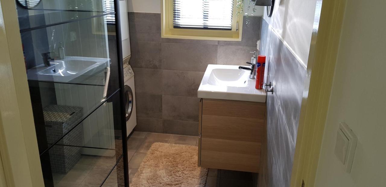 Prachtig Vrijstaand Appartement Aan Het Water Хеерхуговаард Екстериор снимка